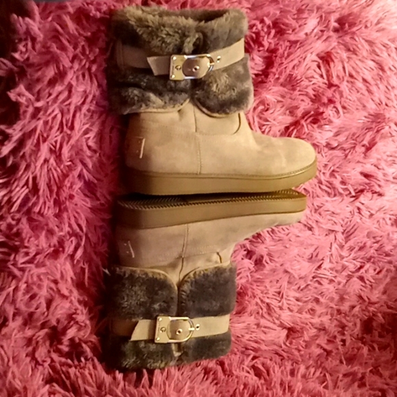 G by GBG guess grey suede boots with grey faux fur - Picture 8 of 10